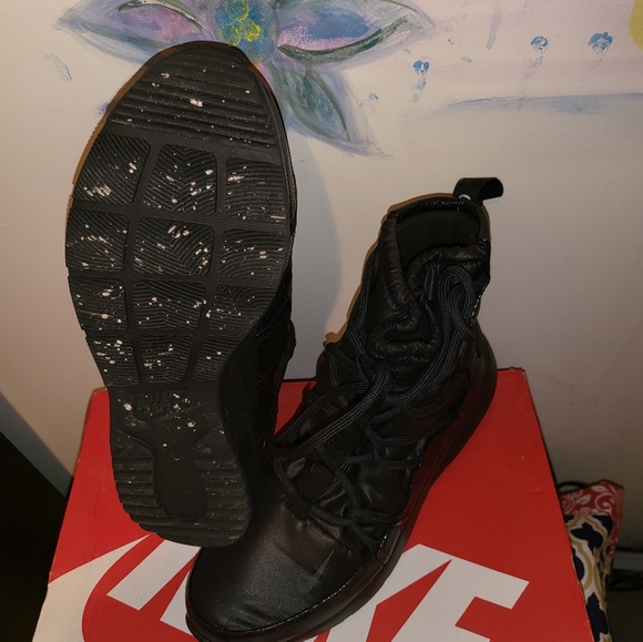 EUC Nike Tanjun High Rise Boots w box - Picture 4 of 7